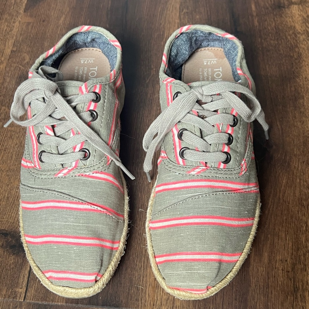 Toms lace up shoes Size 7.5 pink and beige